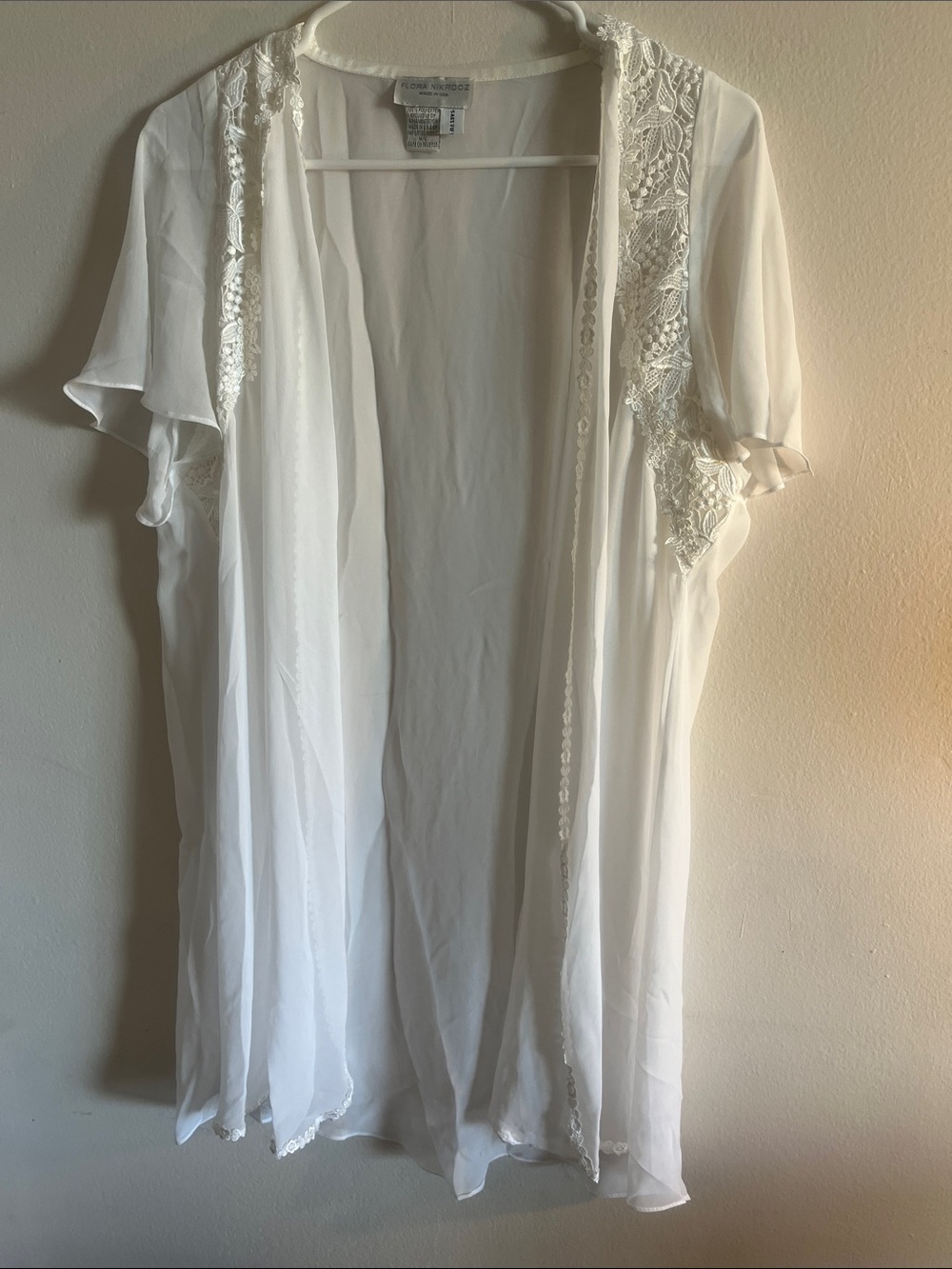 Flora Nikrooz White Sheer Chiffon Lace-Trim Robe